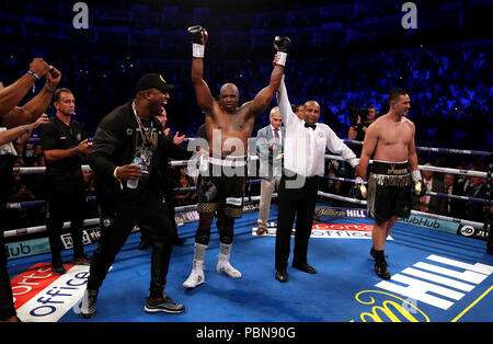 Dillian Whyte célèbre en battant Joseph Park après leur titre WBC Heavyweight Argent et WBO Heavyweight Title International à l'O2 Arena, Londres. Banque D'Images