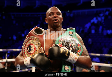 Dillian Whyte célèbre en battant Joseph Park après leur titre WBC Heavyweight Argent et WBO Heavyweight Title International à l'O2 Arena, Londres. Banque D'Images