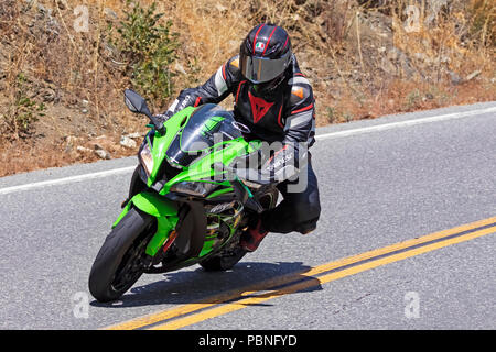 Tour de moto sur les montagnes de la Californie Banque D'Images