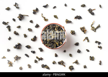 La culture de l'Asie et le design concept - thé oolong de taiwan fraîche des feuilles sèches dans tasse Banque D'Images