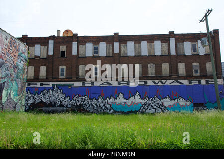 DETROIT, MICHIGAN, UNITED STATES - 22 MAI 2018 : bâtiment abandonné de graffitis au centre-ville d'Detorit Banque D'Images