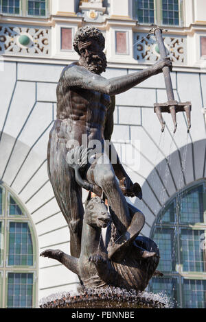 Fontaine de Neptune, la statue en bronze du dieu romain de la mer dans la vieille ville de Gdansk, Pologne Banque D'Images