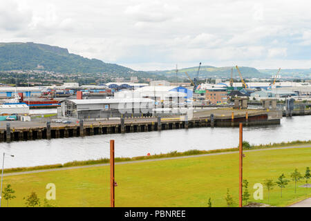 BELFAST, NI - 14 juillet 2016 : Docks du Titanic Quarter, l'Irlande du Nord. Port de Belfast, connu comme l'île de la Reine jusqu'à 1995 Banque D'Images