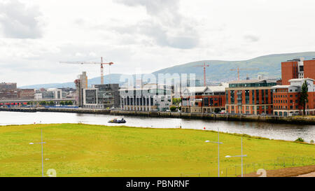 BELFAST, NI - 14 juillet 2016 : Docks du Titanic Quarter, l'Irlande du Nord. Port de Belfast, connu comme l'île de la Reine jusqu'à 1995 Banque D'Images