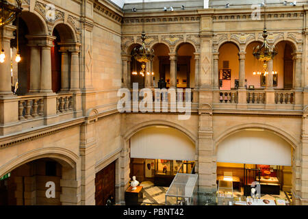 GLASGOW, ÉCOSSE - 16 juillet 2016 : Kelvingrove Art Gallery and Museum, Argyle Street, Glasgow. C'est une attraction populaire pour les touristes Banque D'Images