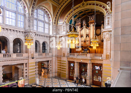 GLASGOW, ÉCOSSE - 16 juillet 2016 : tête dans le hall est de la Kelvingrove Art Gallery and Museum, Argyle Street, Glasgow. C'est une populaire à Banque D'Images