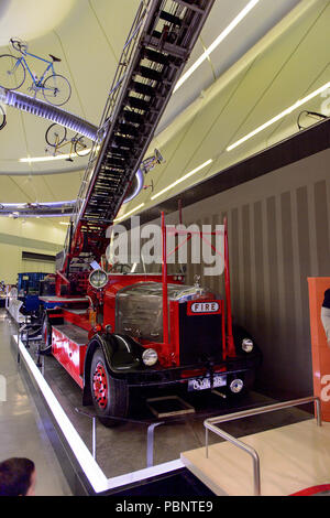 GLASGOW, ÉCOSSE - 16 juillet 2016 : Firecar dans le Riverside Museum (musée des transports de Glasgow), port de Glasgow, en Écosse. Il a été créé en 20 Banque D'Images