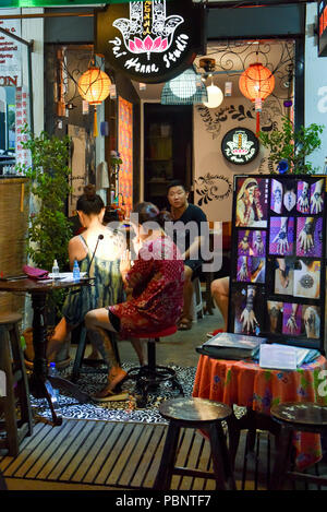 Salon de tatouage, PAI, Thaïlande Banque D'Images