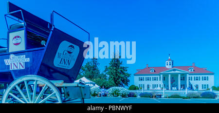 Belle fête de la Lavande à Sequim Lavender Farm Washington - Série transport décoration se place en avant du bâtiment principal. Sequim, Washington, États-Unis. Banque D'Images