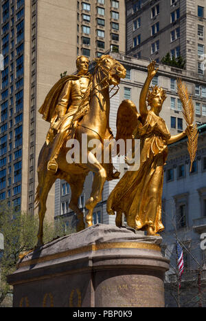 -Doré statue en bronze de William Tecumseh Sherman dans Grand Army Plaza, New York Banque D'Images