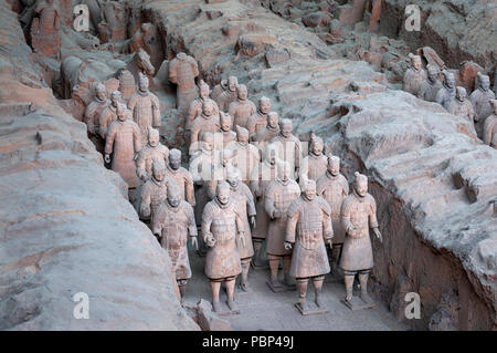 Xian, Chine - 6 août 2012 : les rangs de soldats en terre près de la ville de Xian en Chine Banque D'Images