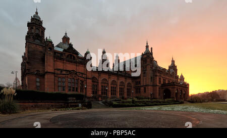 Golden Sunrise par Kelvingrove Art Gallery and Museum, Glasgow Banque D'Images