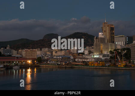 Port Louis waterfront au crépuscule l'Ile Maurice Banque D'Images