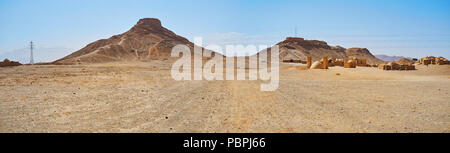 Panorama de l'ancien site d'enfouissement de Zoroastriens, Tour du Silence, situé dans la zone déserte, Yazd, Iran. Banque D'Images