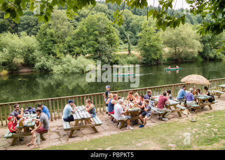 Juillet 2018 L'été à Ye Old Ferrie Inn (est 1473), Symonds Yat, Herefordshire, Angleterre, RU Banque D'Images