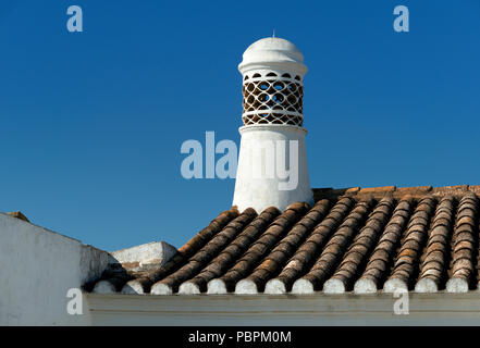 Une cheminée décorative de l'Algarve Banque D'Images