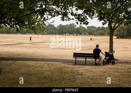 London UK 29 juillet 2018. Scortched dans Wandsworth commune avant que la pluie JIm Forrest/Alamy live news Banque D'Images