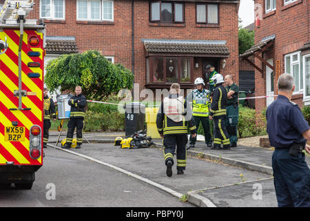 Westbury Wiltshire UK 29 juillet 2018 une femme ouvrit un paquet d'amazon et a subi des brûlures à son doigt non identifiés d'une poudre blanche. Les services d'urgence traiter l'incident avec une extrême prudence en raison des cas novichok en comté. L'essai de substances nocives non. Contrôle de fonctionnement Estelle Crédit/Alamy sous gaine live news Banque D'Images