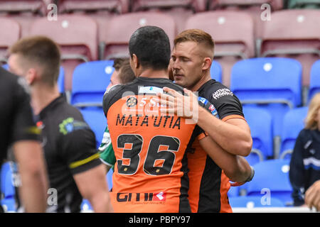 Widnes, UK, le 29 juillet 2018 , sélectionnez Sécurité Stadium, Widnes, Angleterre ; Betfred Super League rugby, Round 23, Widnes Vikings v Castleford Tigers ; Greg Eden de Castleford Tigers célèbre sa 2ème essayer Crédit : News Images /Alamy Live News Banque D'Images