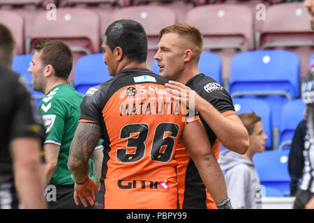 Widnes, UK, le 29 juillet 2018 , sélectionnez Sécurité Stadium, Widnes, Angleterre ; Betfred Super League rugby, Round 23, Widnes Vikings v Castleford Tigers ; Greg Eden de Castleford Tigers célèbre sa 2ème essayer Crédit : News Images /Alamy Live News Banque D'Images