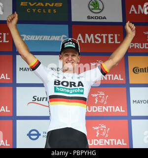 Londres, Royaume-Uni. 29 juillet 2018. Pascal Ackermann, de l'équipe, remportant le Bora-Hansgrohe célèbre Prudential RideLondon-Surrey Classic, la seule course UCI WorldTour pour hommes les plus riches du monde et une journée de course classique. À partir de Horse Guards Parade, l'183km course a eu dans un itinéraire autour de la banlieue de Londres à la fin dans le centre commercial. (Editorial) Crédit : Stephen Chung / Alamy Live News Banque D'Images