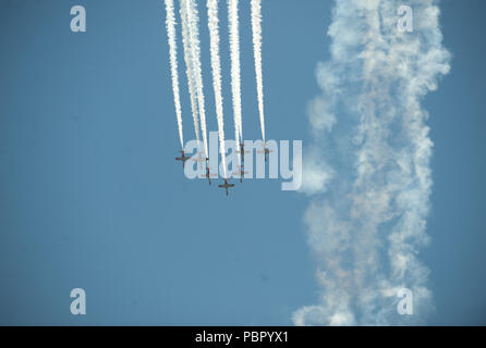 Malaga, Espagne. 29 juillet, 2018. Les membres de l'équipe de l'Armée de l'air espagnole "Patrulla Aguila' effectuer sur l'air pendant les 2018 Torre del Mar International Air Festival à Torre del Mar, près de Malaga.L 2018 Torre del Mar International Air Festival est organisé les 27, 28 et 29 juillet, attire plus de 300 000 spectateurs. Credit : Jésus Merida/SOPA Images/ZUMA/Alamy Fil Live News Banque D'Images