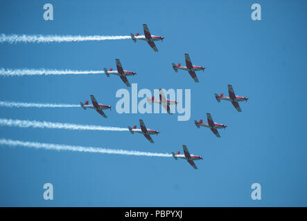 Malaga, Espagne. 29 juillet, 2018. Les membres de l'équipe de l'Armée de l'air espagnole "Patrulla Aguila' effectuer sur l'air pendant les 2018 Torre del Mar International Air Festival à Torre del Mar, près de Malaga.L 2018 Torre del Mar International Air Festival est organisé les 27, 28 et 29 juillet, attire plus de 300 000 spectateurs. Credit : Jésus Merida/SOPA Images/ZUMA/Alamy Fil Live News Banque D'Images