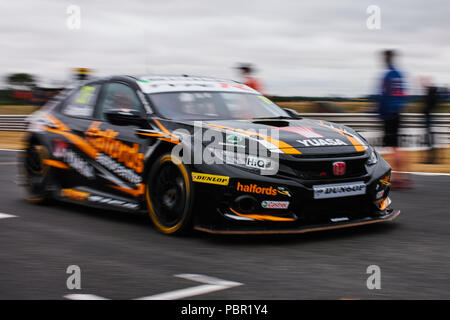 Norwich, Norfolk, Royaume-Uni. 29 juillet, 2018. Pilote de course BTCC Dan Cammish et Halfords Yuasa Course durs pendant la Dunlop MSA British Touring Car Championship de Snetterton circuit Indy. Photo par Gergo Toth / Alamy Live News Banque D'Images