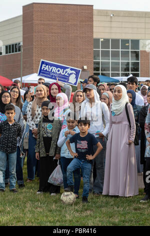 Dearborn, Michigan, USA - 29 juillet 2018 - un musulman faire sortir le vote rally, parrainé par plusieurs organismes de la communauté musulmane. Le rallye les divertissements et les discours des musulmans et autres groupes de candidats politiques. Crédit : Jim West/Alamy Live News Banque D'Images