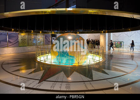 Le hall de la Daily News Building sur East 42nd Street, New York. Banque D'Images