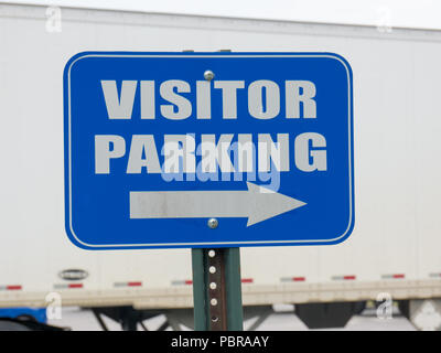 Visiteurs bleu Parking sign Banque D'Images