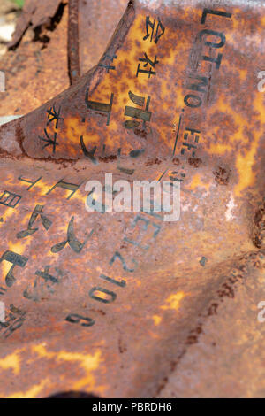 Tambour à huile rouillé, pièce, avec texte japonais Banque D'Images