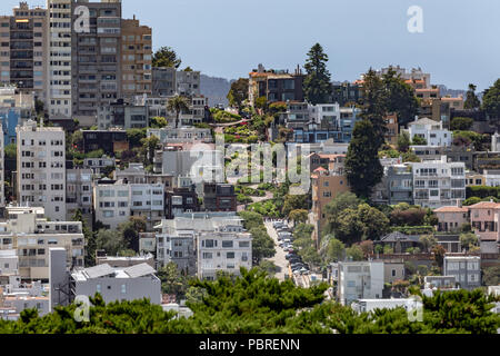 Lombard Street - Crooked Street- San Francisco, Californie, États-Unis d'Amérique, le vendredi, 01 juin, 2018. Banque D'Images