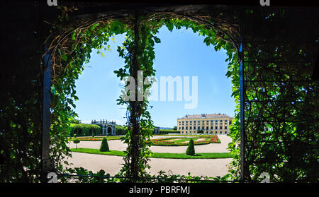 Vienne, Autriche - 16 juin 2012 : jardins privé Meidling : Prince de la Couronne et le jardin le jardin sur la cave du palais de Schonbrunn à Vienne, Autriche Banque D'Images