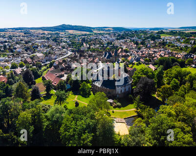 Vue aérienne, vieille ville de Büdingen avec le château Büdingen, Büdingen, Wetterau, Hesse, Allemagne Banque D'Images