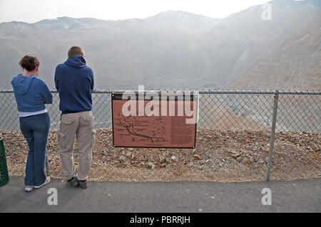 La mine de Bingham Canyon, ou Kennecott Copper Mine, est l'un des plus grandes mines de cuivre, et le deuxième plus grand producteur de cuivre aux ETATS UNIS. À 2 Banque D'Images