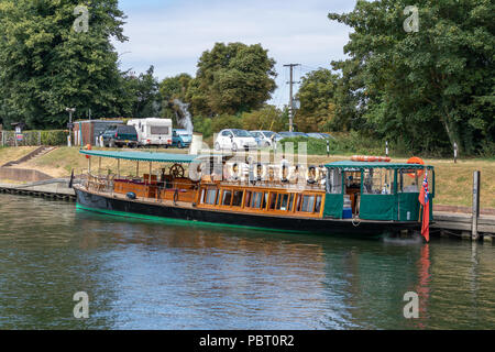 WINDSOR, WINDSOR ET MAIDENHEAD/UK - 22 juillet : yacht à vapeur sur la Tamise à Windsor, Windsor et Maidenhead le 22 juillet 2018. Des personnes non identifiées Banque D'Images