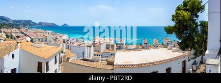 Vue panoramique sur la Costa Blanca à partir d'un point de vue sur à Altea, Espagne Banque D'Images
