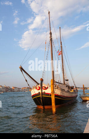 Trabaccolo (ligne), IL NUOVO TRIONFO, plus grand bateau à voile Mer Adriatique classique état. Construit en 1926 Chantier Naval Cattolica, Grand Canal, Venice, Veneto Banque D'Images