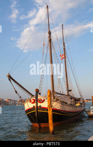 Trabaccolo (ligne), IL NUOVO TRIONFO, plus grand bateau à voile Mer Adriatique classique état. Construit en 1926 Chantier Naval Cattolica, Grand Canal, Venice, Veneto Banque D'Images