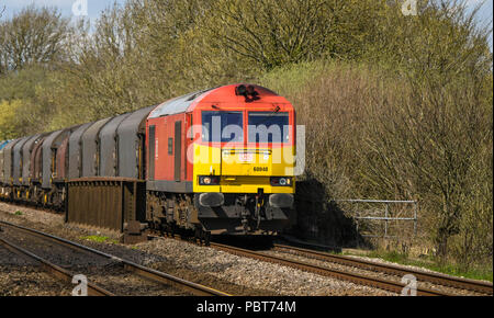 Rail électrique diesel lourds de transport de locomotives de fret de wagons d'un train Banque D'Images