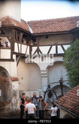 BRAN, Roumanie - 27 octobre 2013 : château de Dracula à Bran, Roumanie, le 27 octobre 2013. Il est commercialisé sous le nom de la maison du vampire Dracula, le Bram Banque D'Images