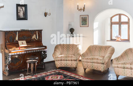 BRAN, Roumanie - 27 octobre 2013 : Intérieur d'une pièce dans le château de Dracula à Bran, Roumanie, le 27 octobre 2013. Il est commercialisé sous le nom de la maison de la Banque D'Images