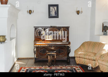 BRAN, Roumanie - 27 octobre 2013 : Intérieur d'une pièce dans le château de Dracula à Bran, Roumanie, le 27 octobre 2013. Il est commercialisé sous le nom de la maison de la Banque D'Images