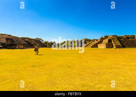 Place principale de Monte Alban, un grand site archéologique précolombien, Santa Cruz Xoxocotlan Municipalité, l'état d'Oaxaca. UNESCO World Heritage Banque D'Images