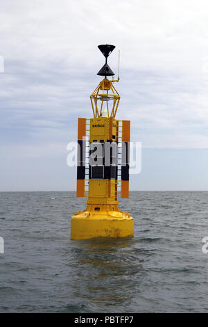 Le pont Cardinal ouest au large des aiguilles, île de Wight, Angleterre Banque D'Images