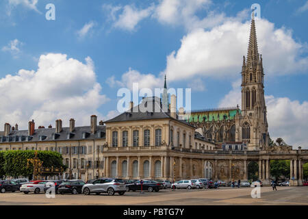 Basilique Saint-Epvre et bâtiments sur la Grand Rue dans le centre historique de la ville de Nancy en Lorraine. Banque D'Images