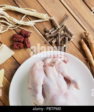 La nourriture coréenne samgyetang, soupe de poulet au ginseng Banque D'Images