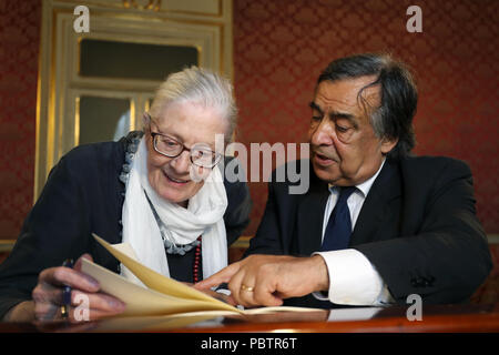 Vanessa Redgrave rencontre Maire Leoluca Orlando au Palazzo delle Aquile à Palerme, Italie Avec : Vanessa Redgrave Où : Palerme (Italie) Quand : 22 Juin 2018 Crédit : IPA/WENN.com **Uniquement disponible pour publication au Royaume-Uni, USA, Allemagne, Autriche, Suisse** Banque D'Images