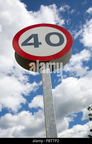 Anglais/limite de vitesse d'enseignement britannique panneau routier. Banque D'Images